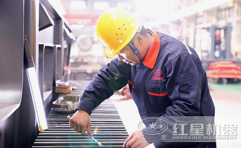 紅星磨粉機(jī)車(chē)間作業(yè)現(xiàn)場(chǎng)