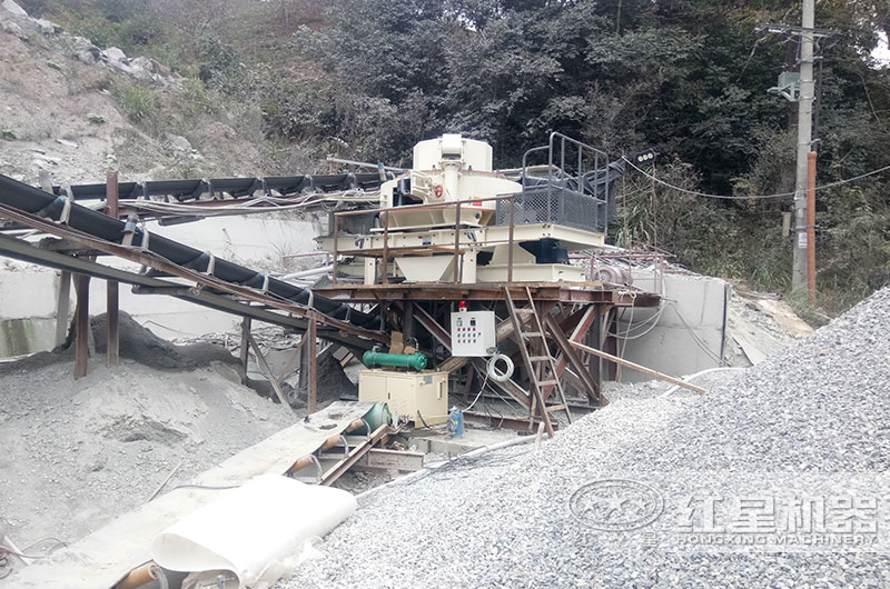 青石制砂機作業(yè)現(xiàn)場